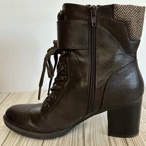 Bass Zoey Womens Size 9.5M Boot Black Faux Leather Lace Up 2.5 in Heel Combat